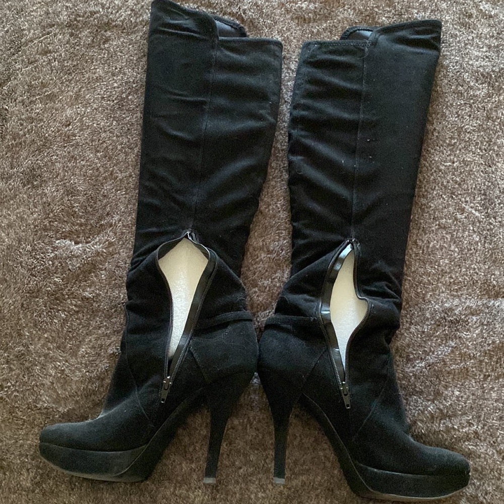 Black boots - Picture 2 of 9